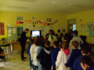 Progetto riciclo Affi scuola primaria lezione in classe