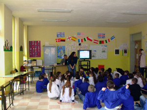 Progetto riciclo Affi scuola primaria lezione in classe