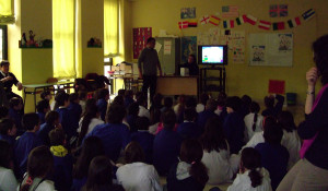 Progetto riciclo Affi scuola primaria lezione in classe