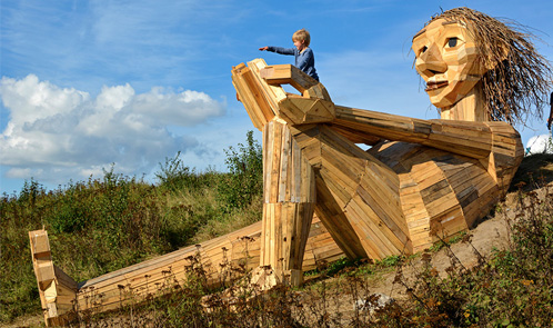 Riciclare il legno e costruire giganti